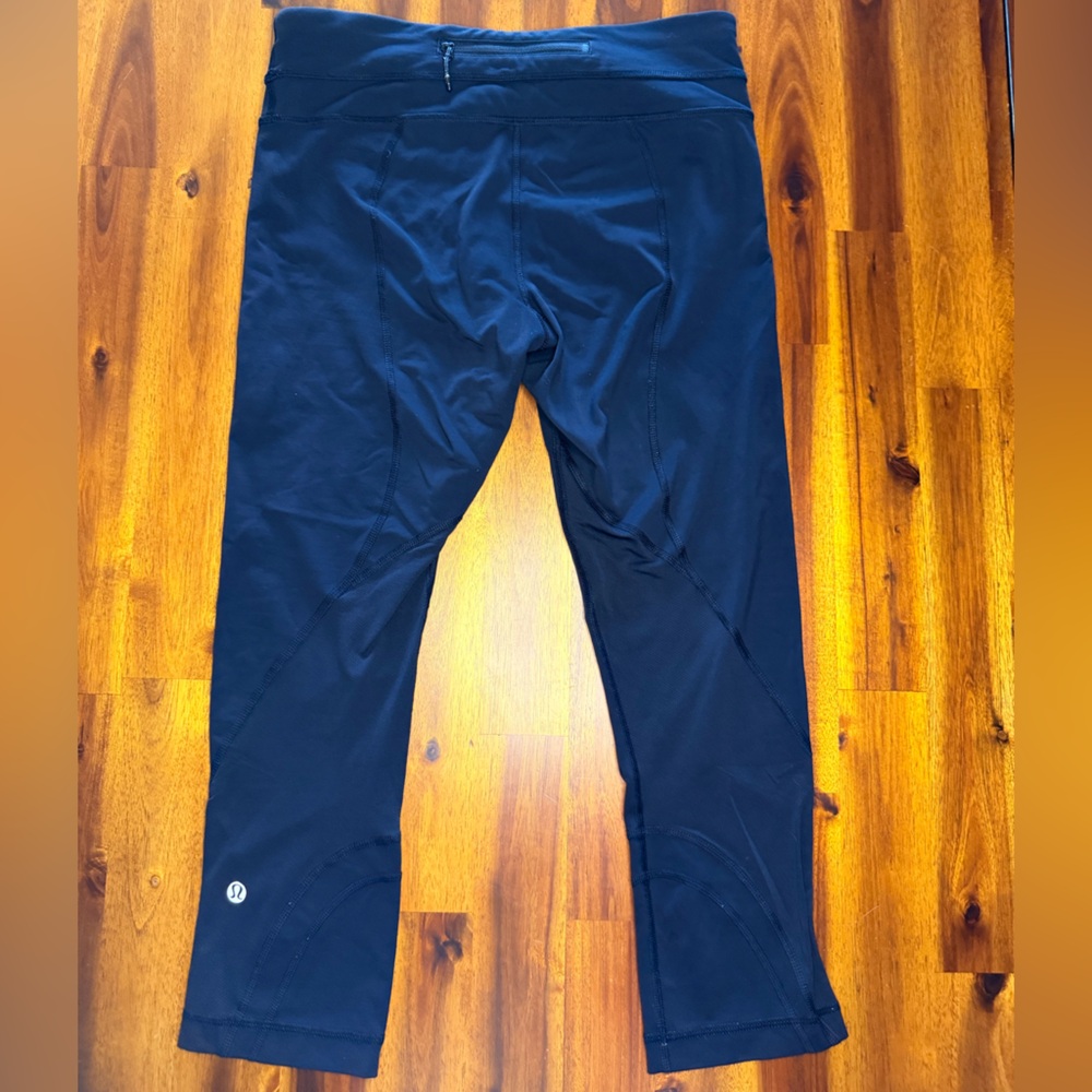 Lululemon Black Capri Cropped Leggings Size 6 - Picture 4 of 9